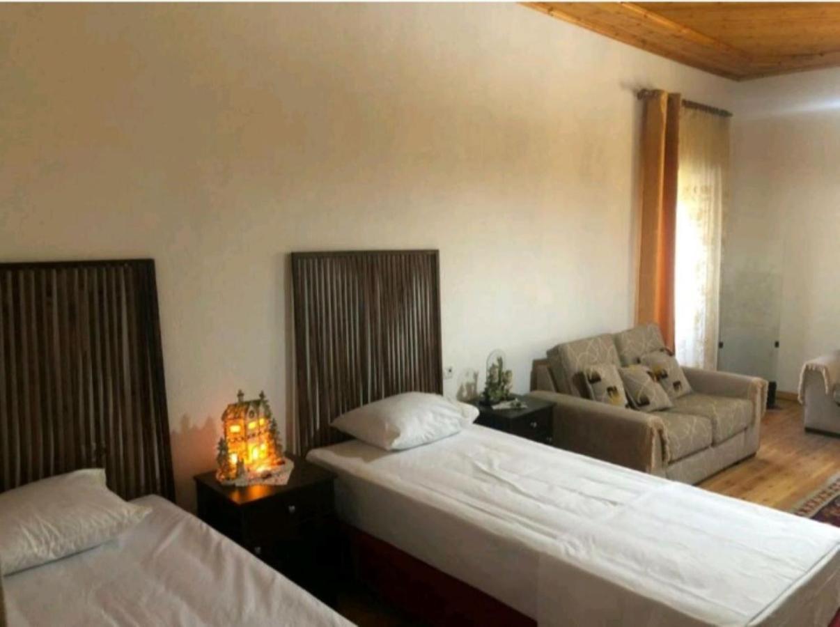 Miziriguesthouse Гірокастра Екстер'єр фото